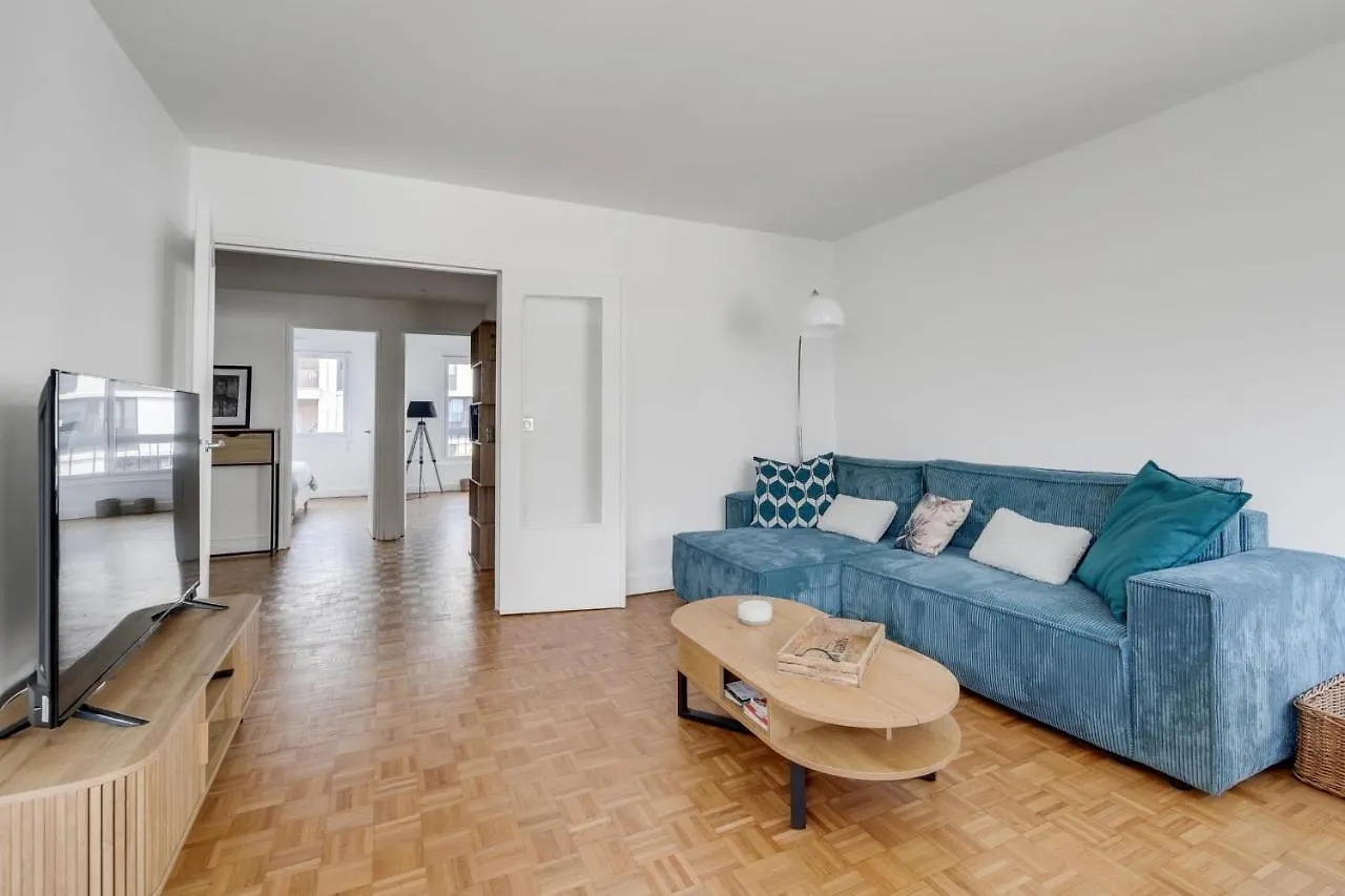 Le Contemporain - Paris Apartment