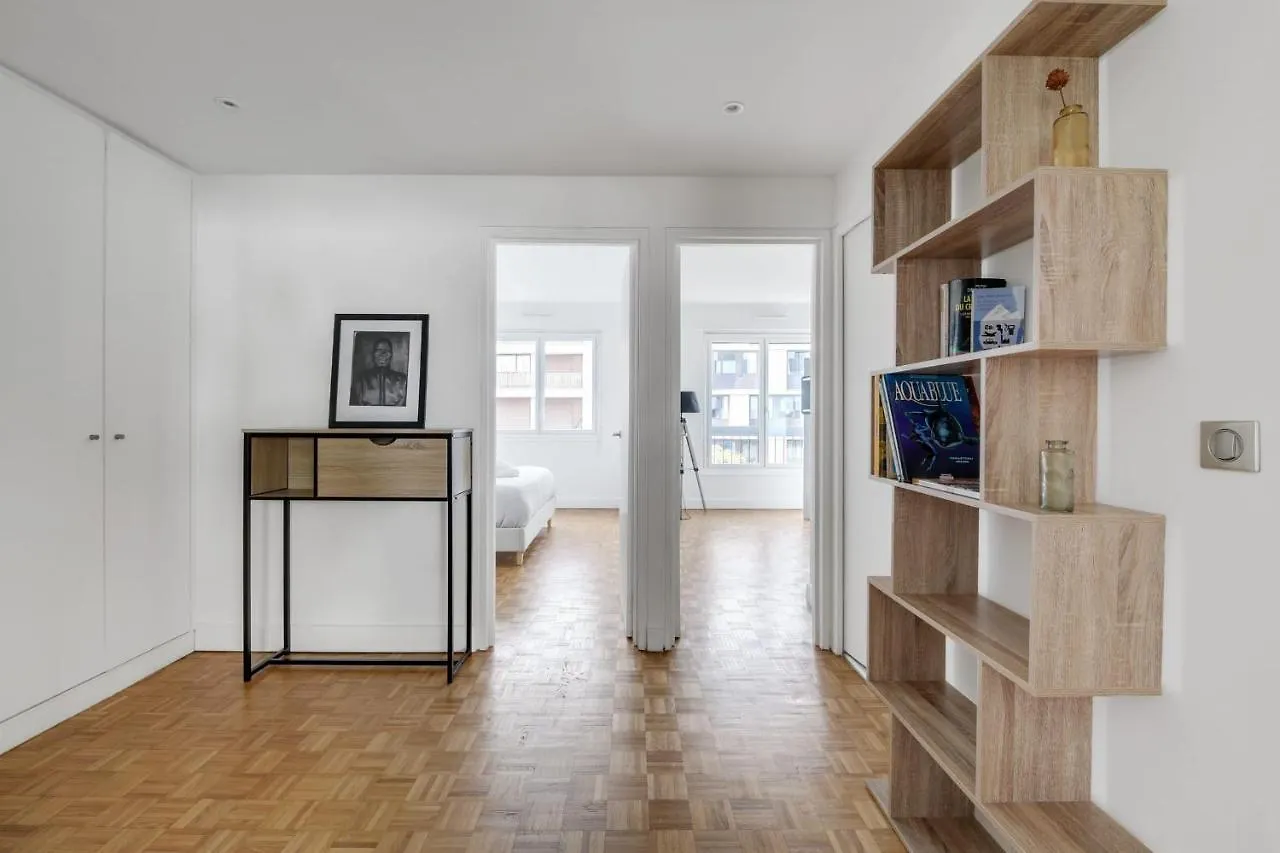 Le Contemporain - Paris Apartment