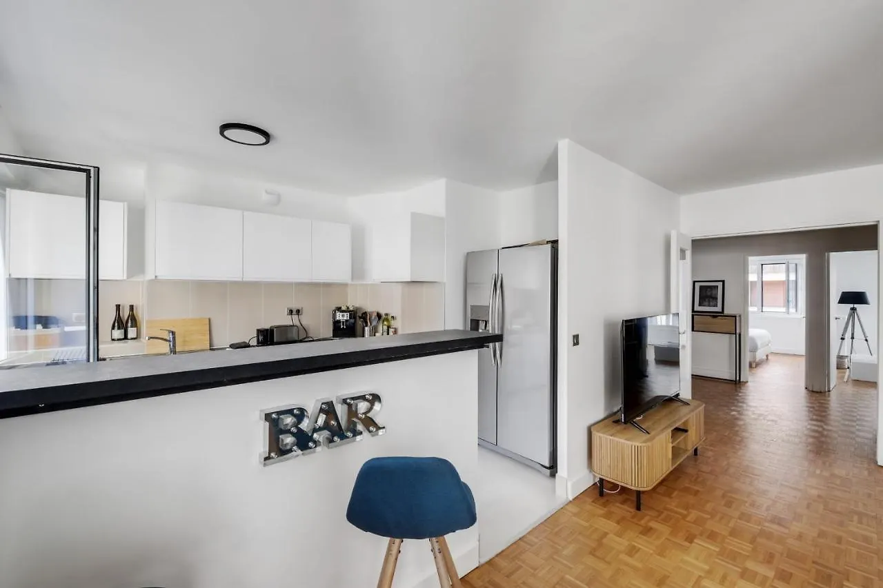 Le Contemporain - Paris Apartment