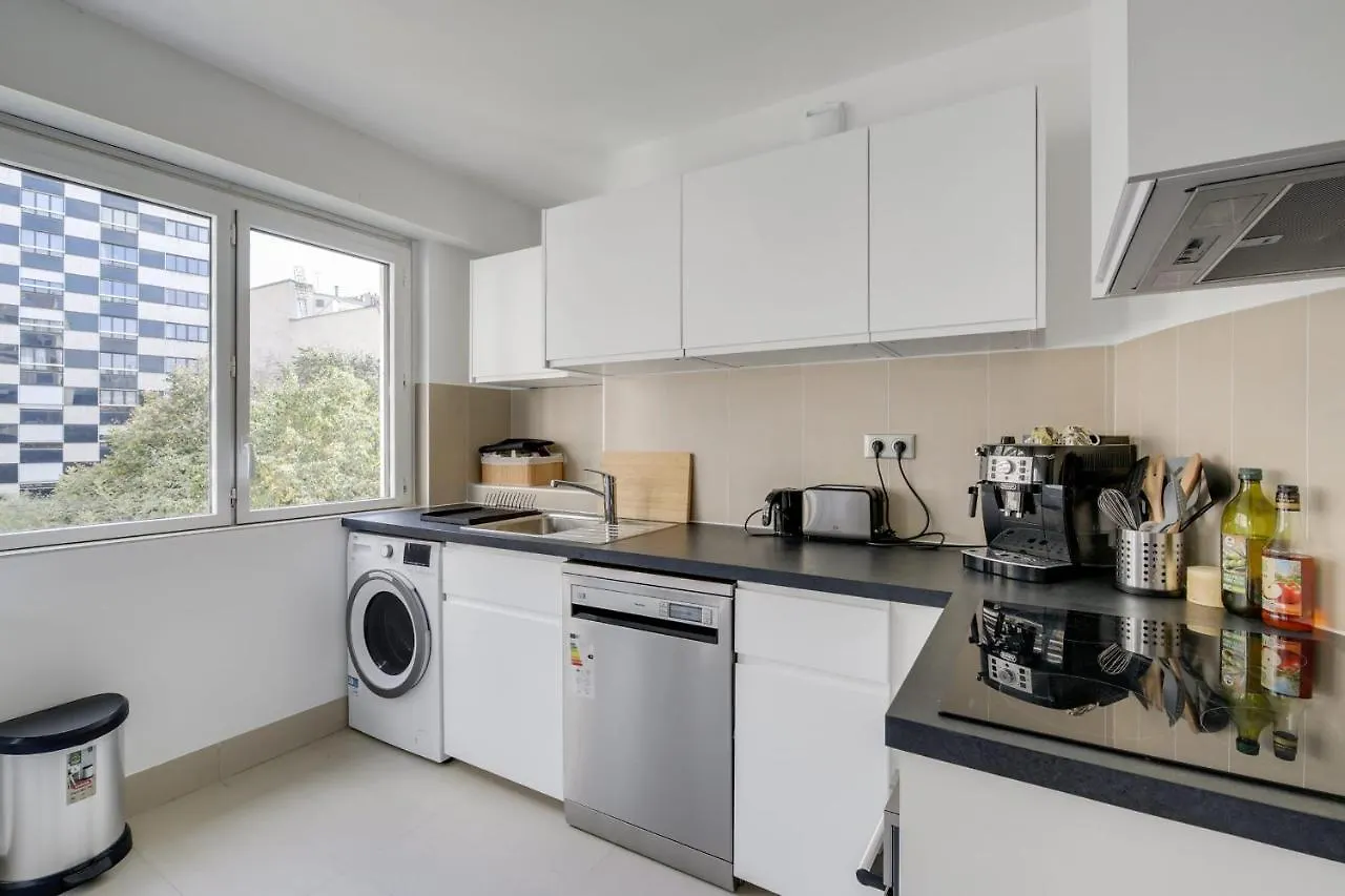 Le Contemporain - Paris Apartment