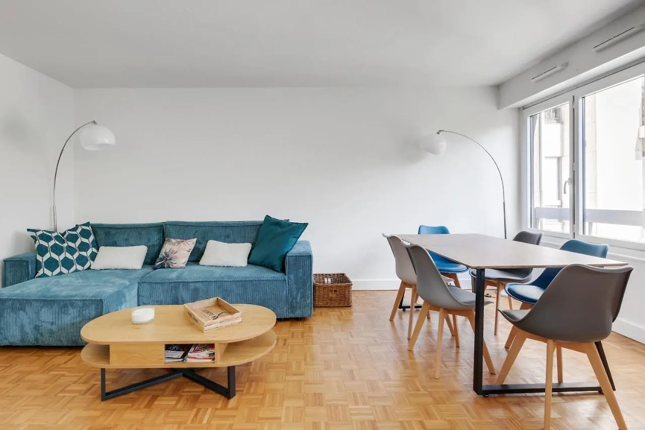 Le Contemporain - Paris Apartment